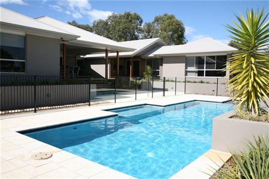 Warren Family Homes | 51 Princess St, Bundaberg East QLD 4670, Australia | Phone: (07) 4159 0222