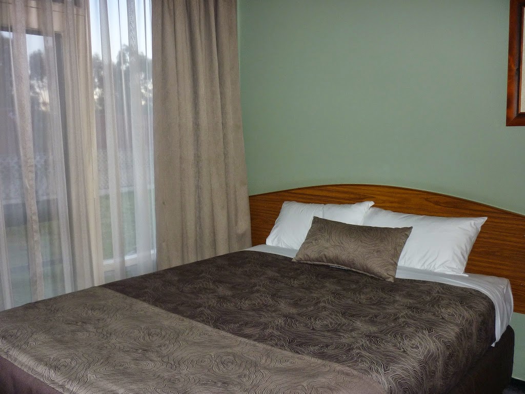 Naracoorte Hotel/Motel | 73 Ormerod St, Naracoorte SA 5271, Australia | Phone: (08) 8762 2400