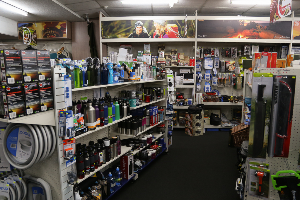 Compleat Angler & Camping World Rockingham | park | 1/81 Dixon Rd, Rockingham WA 6168, Australia | 0895285255 OR +61 8 9528 5255