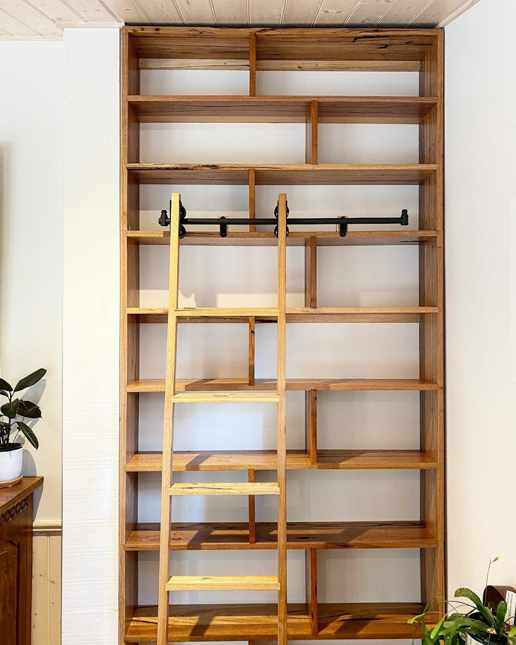 Worpel Custom Furniture | 25A Alsop Dr, Winchelsea VIC 3241, Australia | Phone: 0439 013 145