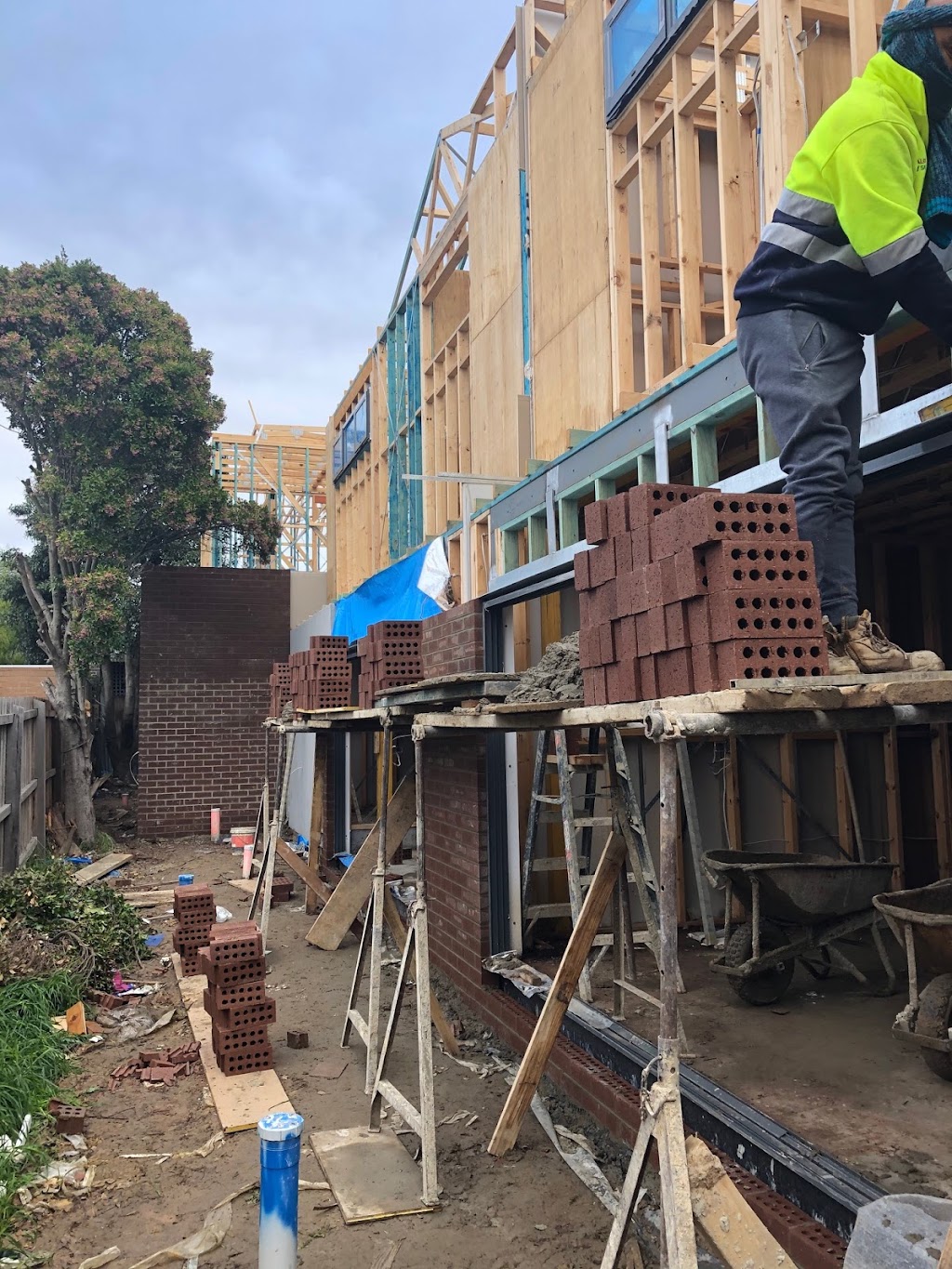 Melbrickies | 4 Jeanetta Cl, Cranbourne East VIC 3977, Australia | Phone: 0423 545 711