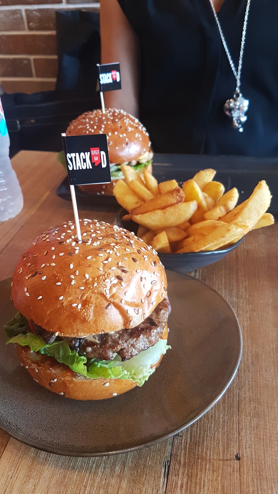 Stackd Burger Bar | restaurant | 95 OShea Rd, Berwick VIC 3806, Australia | 0397026475 OR +61 3 9702 6475