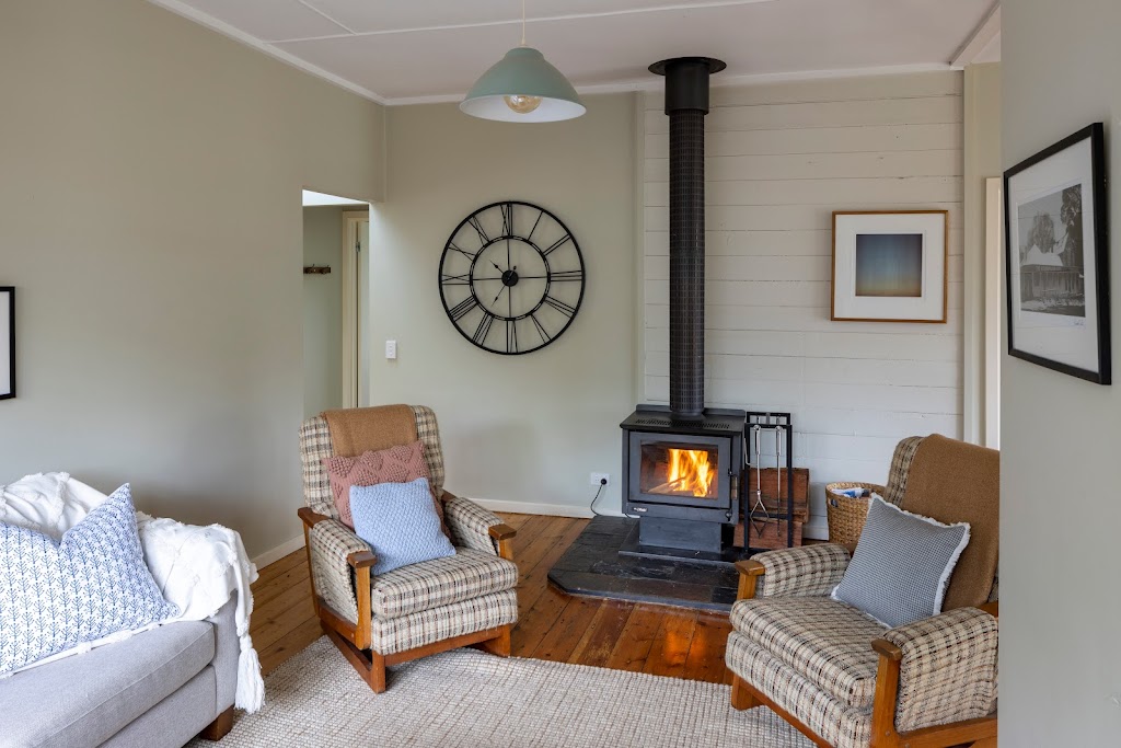 Flophouse - Magnolia Cottage | lodging | 10 Albert St, Trentham VIC 3458, Australia | 0438160671 OR +61 438 160 671
