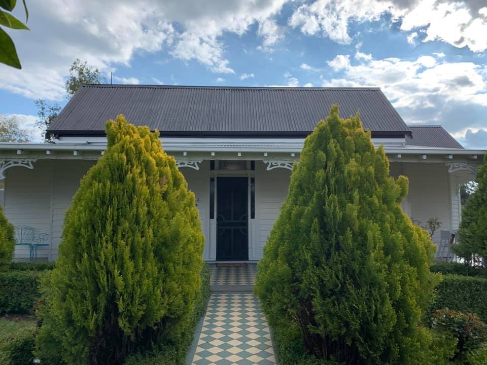 Lauristina Guest House & Spa Cottage | 44 Main Rd, Hepburn Springs VIC 3461, Australia | Phone: 0405 291 019