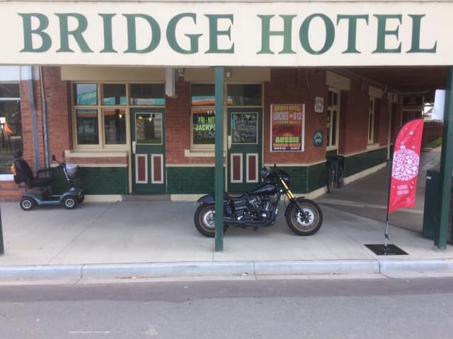 Bridge Hotel Nathalia | lodging | 2 Blake St, Nathalia VIC 3638, Australia | 0358663111 OR +61 3 5866 3111