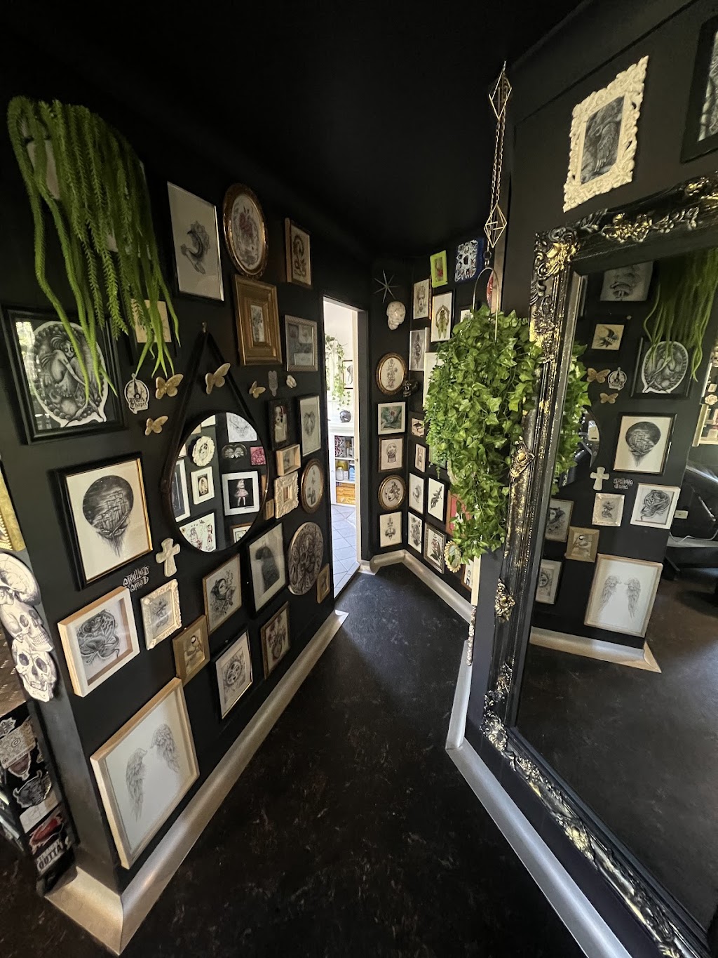 Spider garden tattoo studio | 28 Canopus Cl, Marmong Point NSW 2284, Australia | Phone: 0420 569 845