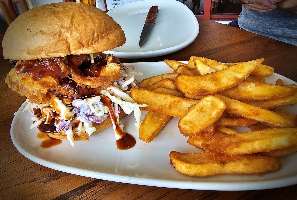 Ballandean Pub & Motel | 1 St Judes Lane Cnr, Eukey Rd, Ballandean QLD 4382, Australia | Phone: (07) 4580 2527