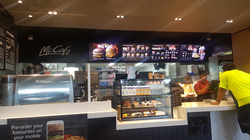 McDonalds Greenacre North | cafe | 74 Roberts Rd, Greenacre NSW 2190, Australia | 0297587833 OR +61 2 9758 7833