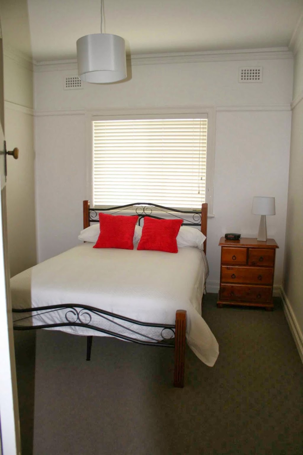 San Remo Serviced Apartments | lodging | 148 Kendal St, Cowra NSW 2794, Australia | 0263424000 OR +61 2 6342 4000