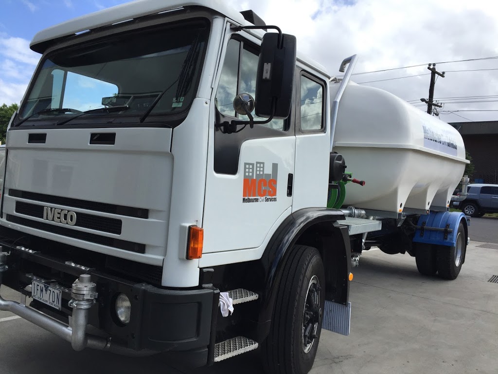 Water Truck Hire - Melbourne Civil Services | 10/18 Katherine Dr, Ravenhall VIC 3023, Australia | Phone: 0491 304 050