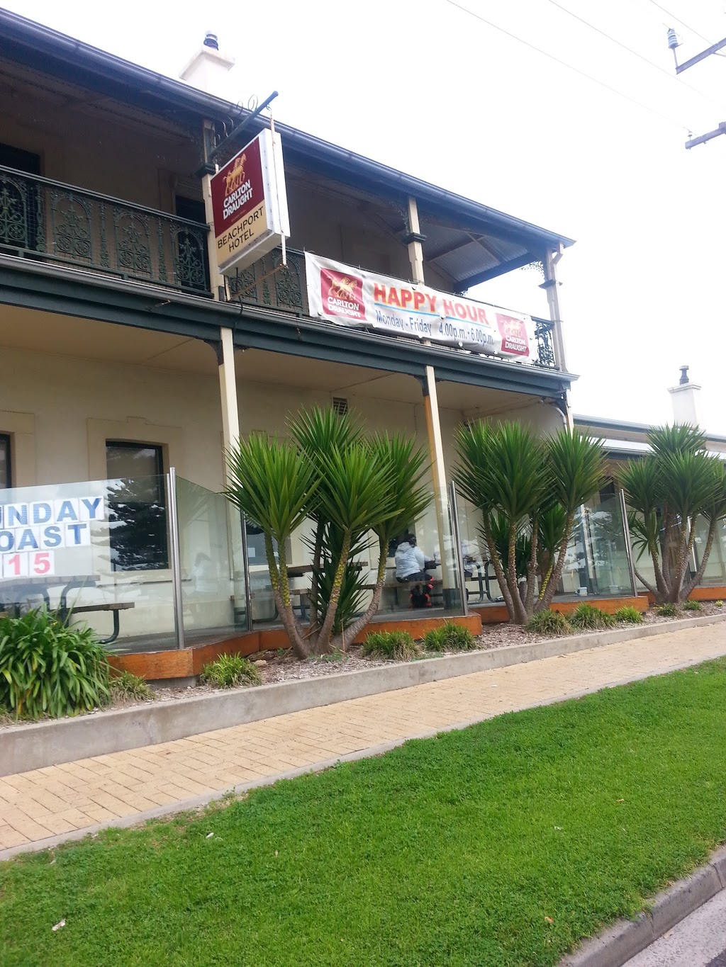 Beachport Hotel | store | Railway Terrace, Beachport SA 5280, Australia | 0887358003 OR +61 8 8735 8003