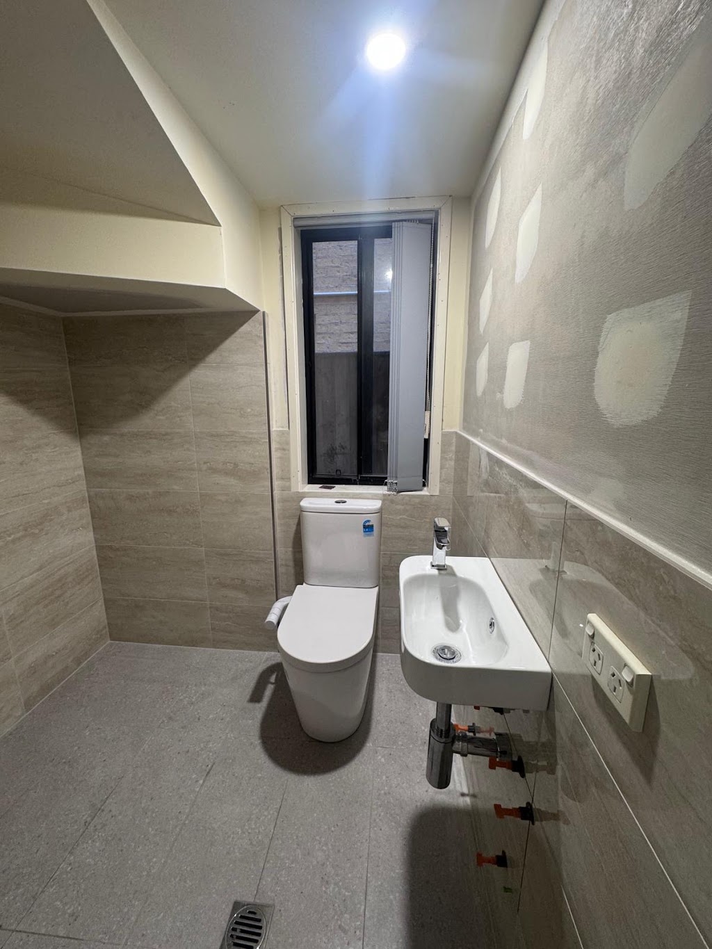 Dans Bathrooms & Tiling | 10 Capstone Terrace, Glenmore Park NSW 2745, Australia | Phone: 0480 231 559