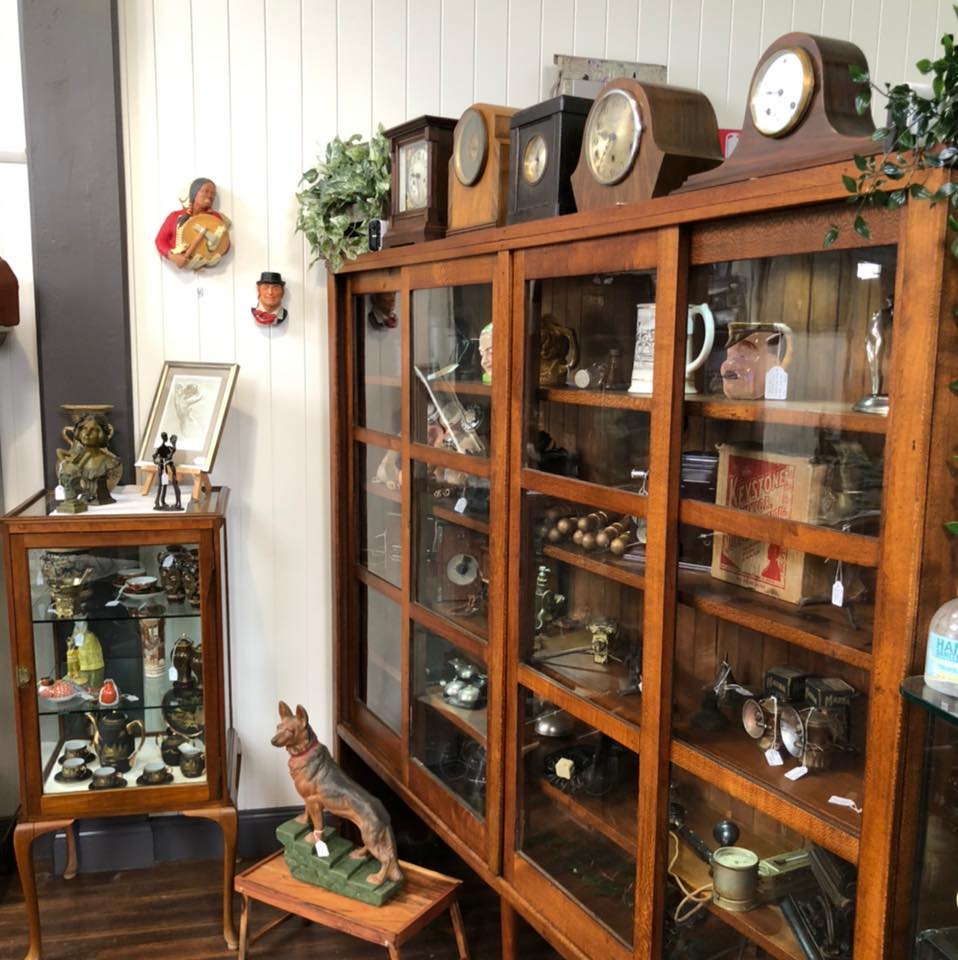 Black Bird Antiques and Collectables | home goods store | 1 Thallon St, Crows Nest QLD 4355, Australia | 0408459464 OR +61 408 459 464