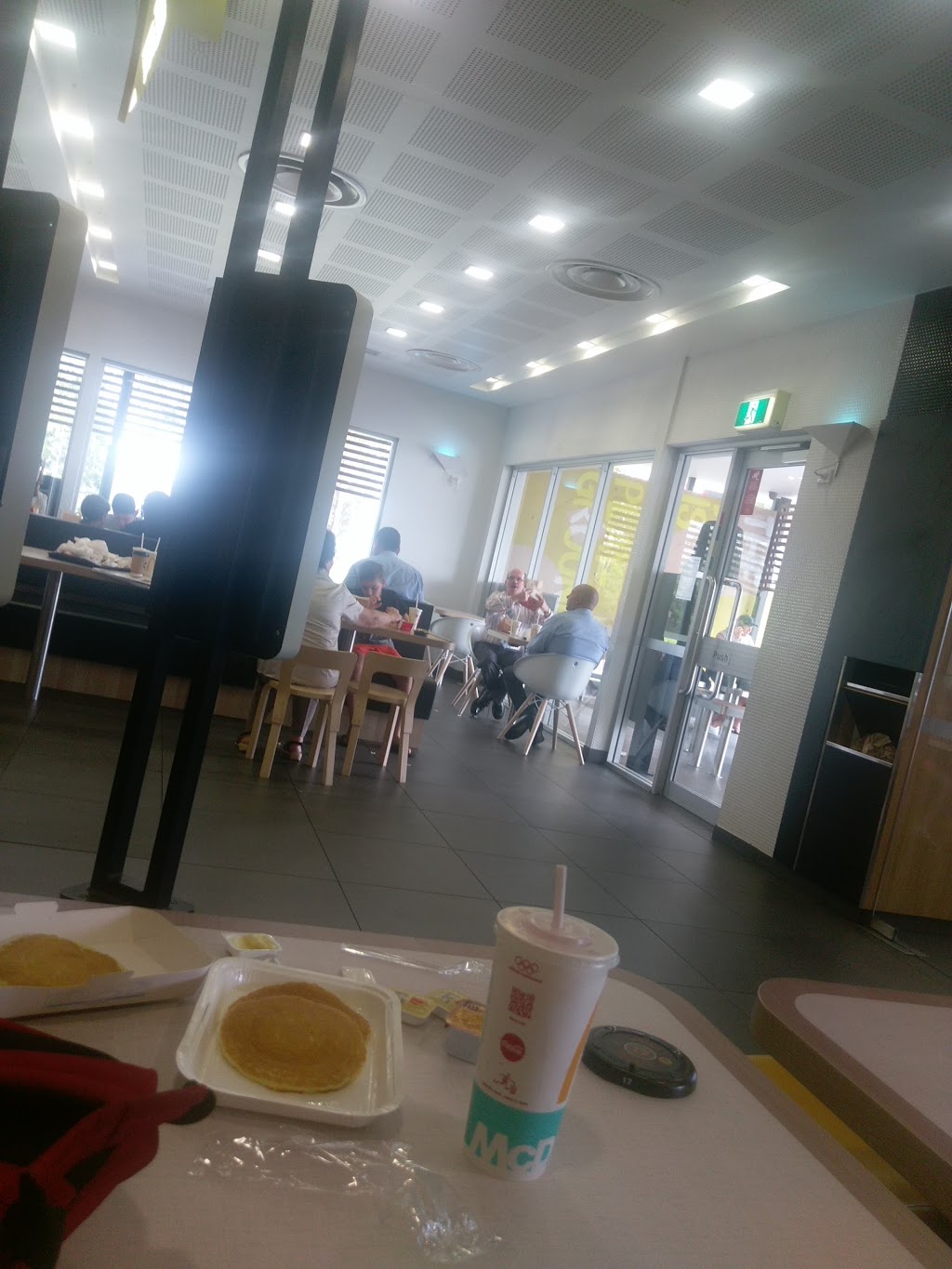 McDonalds Carnes Hill | cafe | 1-3 Main St, Carnes Hill NSW 2171, Australia | 0296078132 OR +61 2 9607 8132