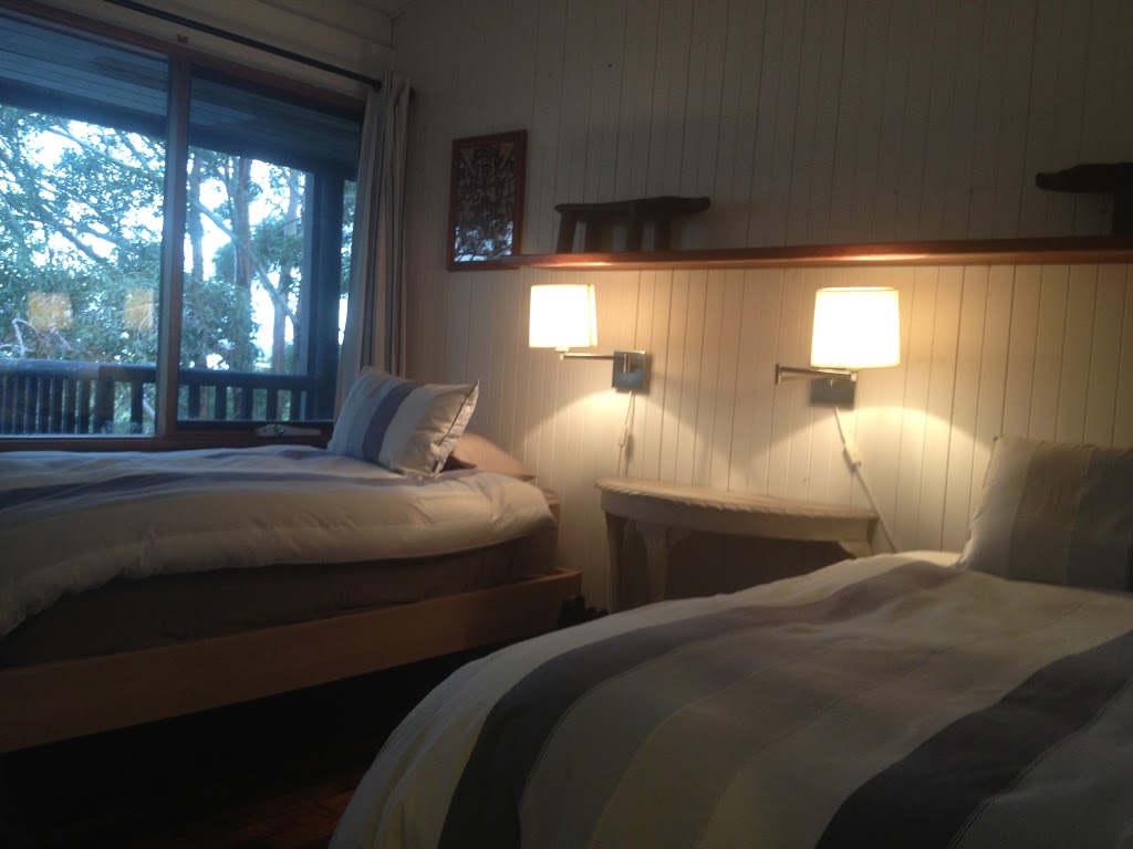 White Lodge at Hyams Beach | lodging | 18 Bayview Ave, Hyams Beach NSW 2450, Australia | 0413344297 OR +61 413 344 297
