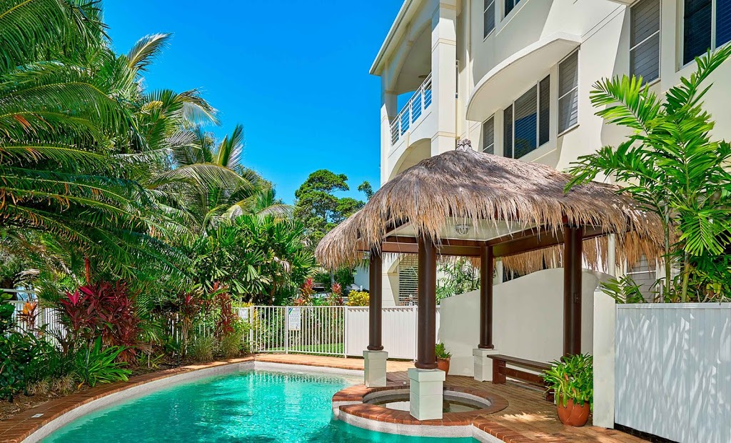 Villa Beach Palm Cove | lodging | 85-87 Upolu Esplanade, Clifton Beach QLD 4879, Australia | 0883111196 OR +61 8 8311 1196