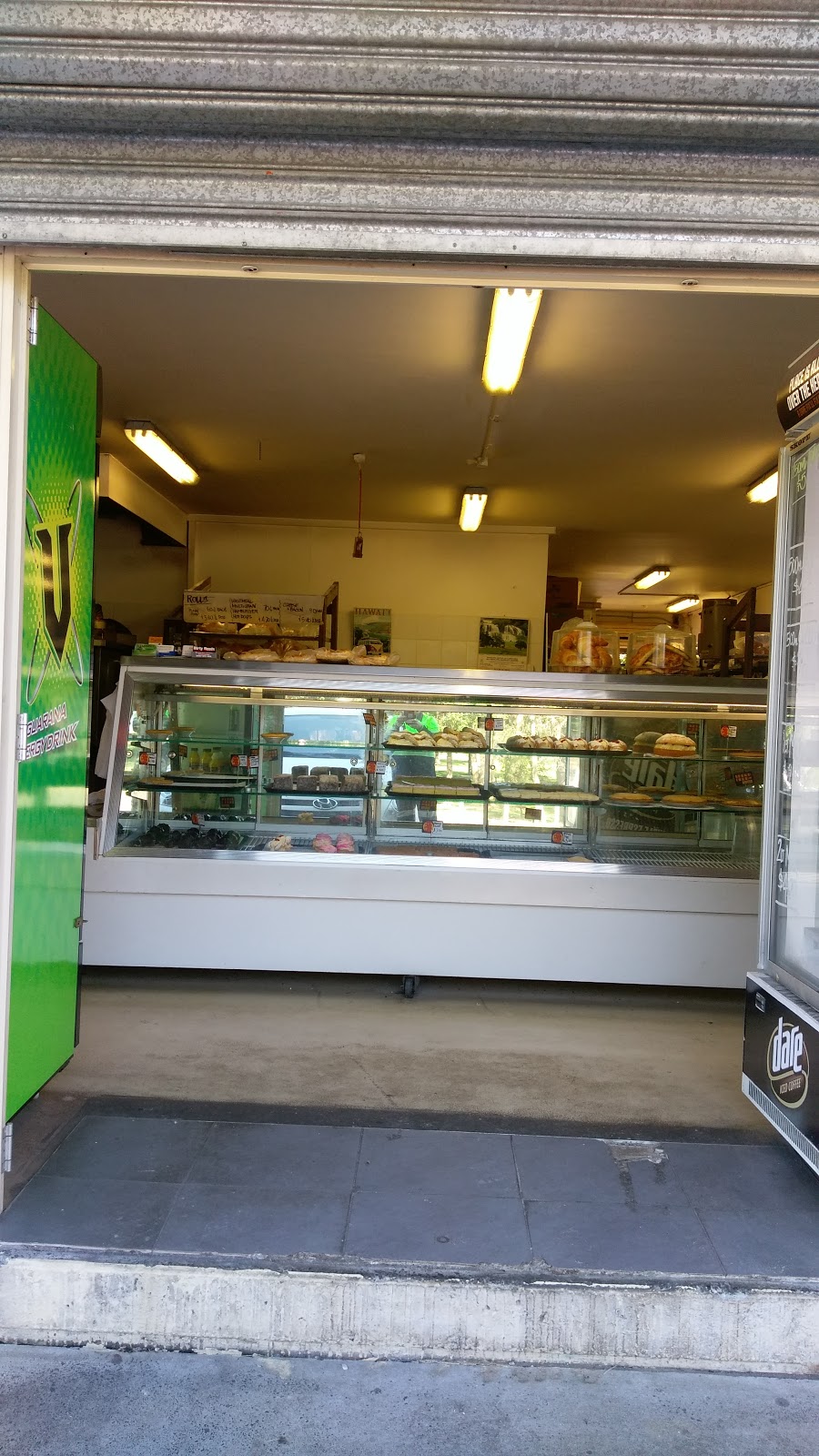 San Remo Fresh Bake | cafe | 49/33 Liamena Ave, San Remo NSW 2262, Australia | 43900481 OR +61 43900481