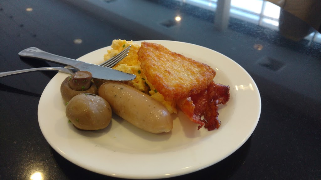 Qantas Club,Cairns | 2, Cairns Airport, Mick Borzi Drive, Aeroglen QLD 4870, Australia | Phone: (07) 4050 4270