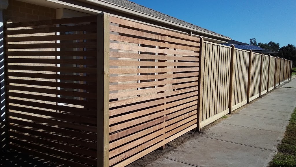 HR Fencing and Decking | 2 Scenery Dr, Clyde North VIC 3978, Australia | Phone: 0410 429 982