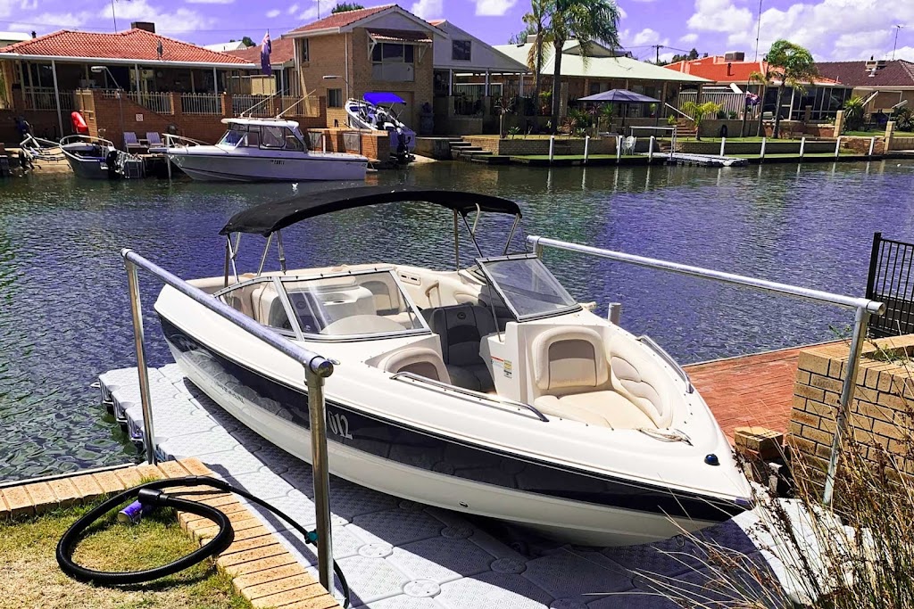 Ezy Roll Boat Docks | 11 King James Ct, Paradise Point QLD 4216, Australia | Phone: 0407 120 061