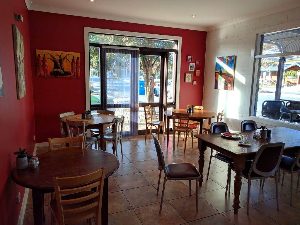 Violet Town Cafe | restaurant | 37 Cowslip St, Violet Town VIC 3669, Australia | 0357981380 OR +61 3 5798 1380