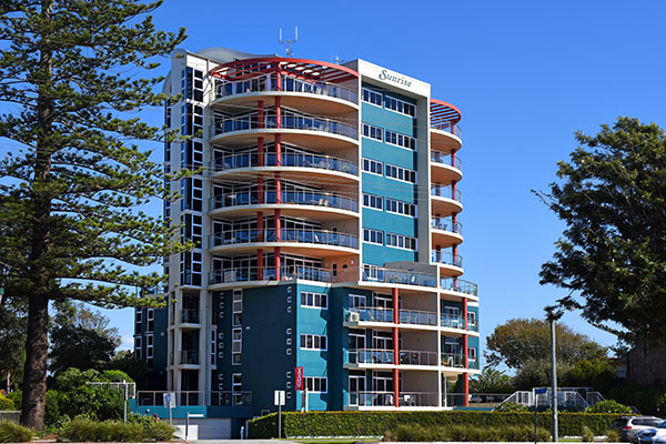 Sunrise Luxury Apartments Forster Tuncurry | 22-30 Manning St, Tuncurry NSW 2428, Australia | Phone: (02) 6557 5030