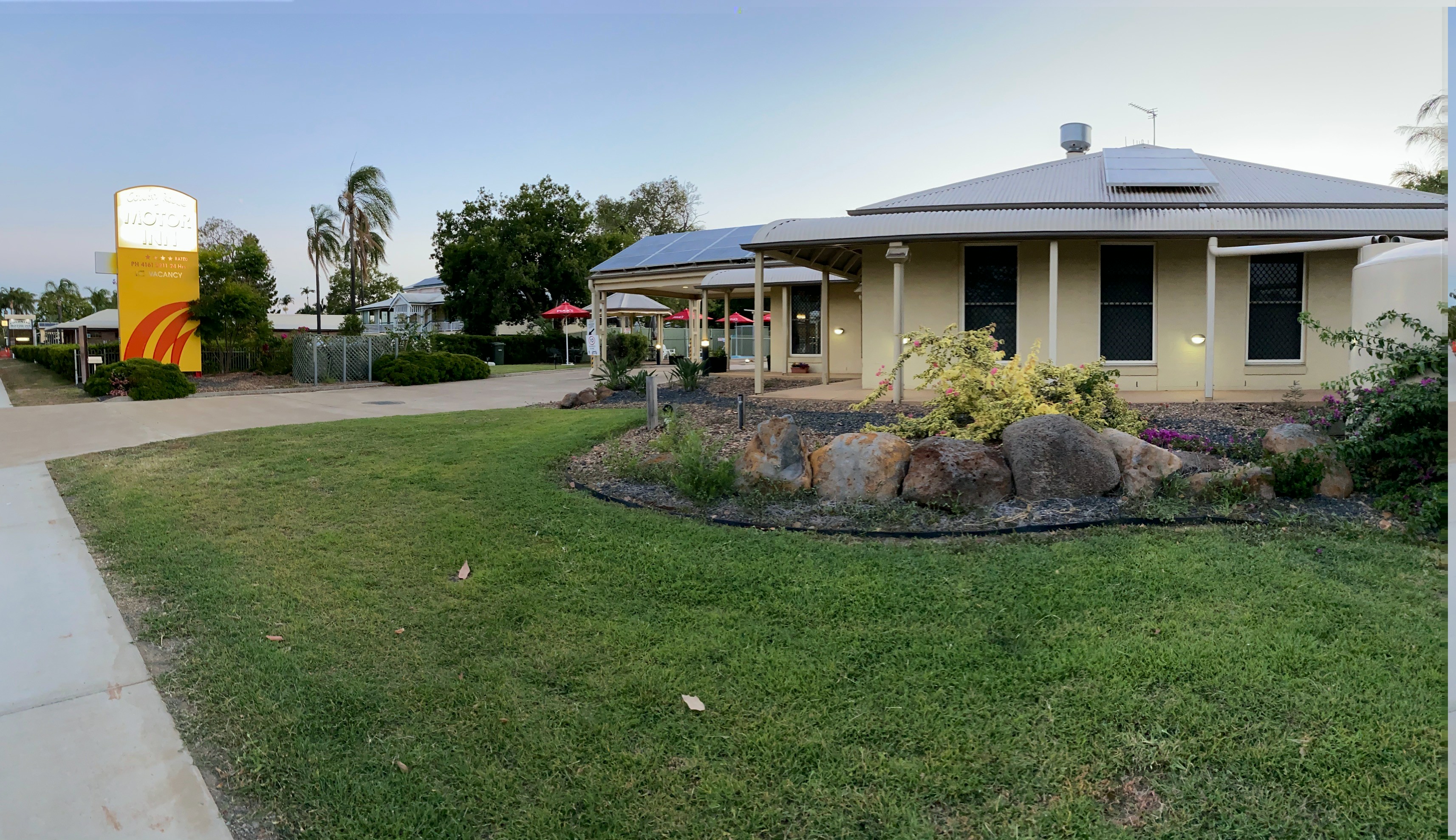 Country Roads Motor Inn | lodging | 56 Capper St, Gayndah QLD 4625, Australia | 0484772415 OR +61 484 772 415