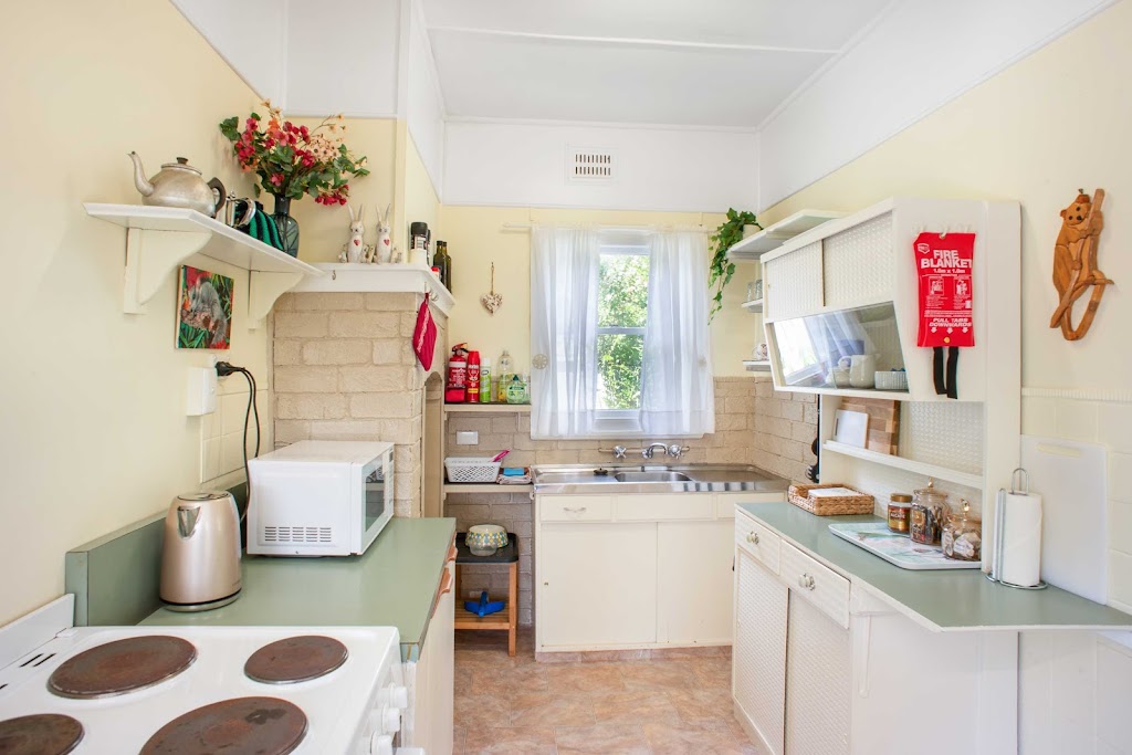 Tullys Hut | 87 Pritchard St, Wentworth Falls NSW 2782, Australia | Phone: (02) 4757 2222