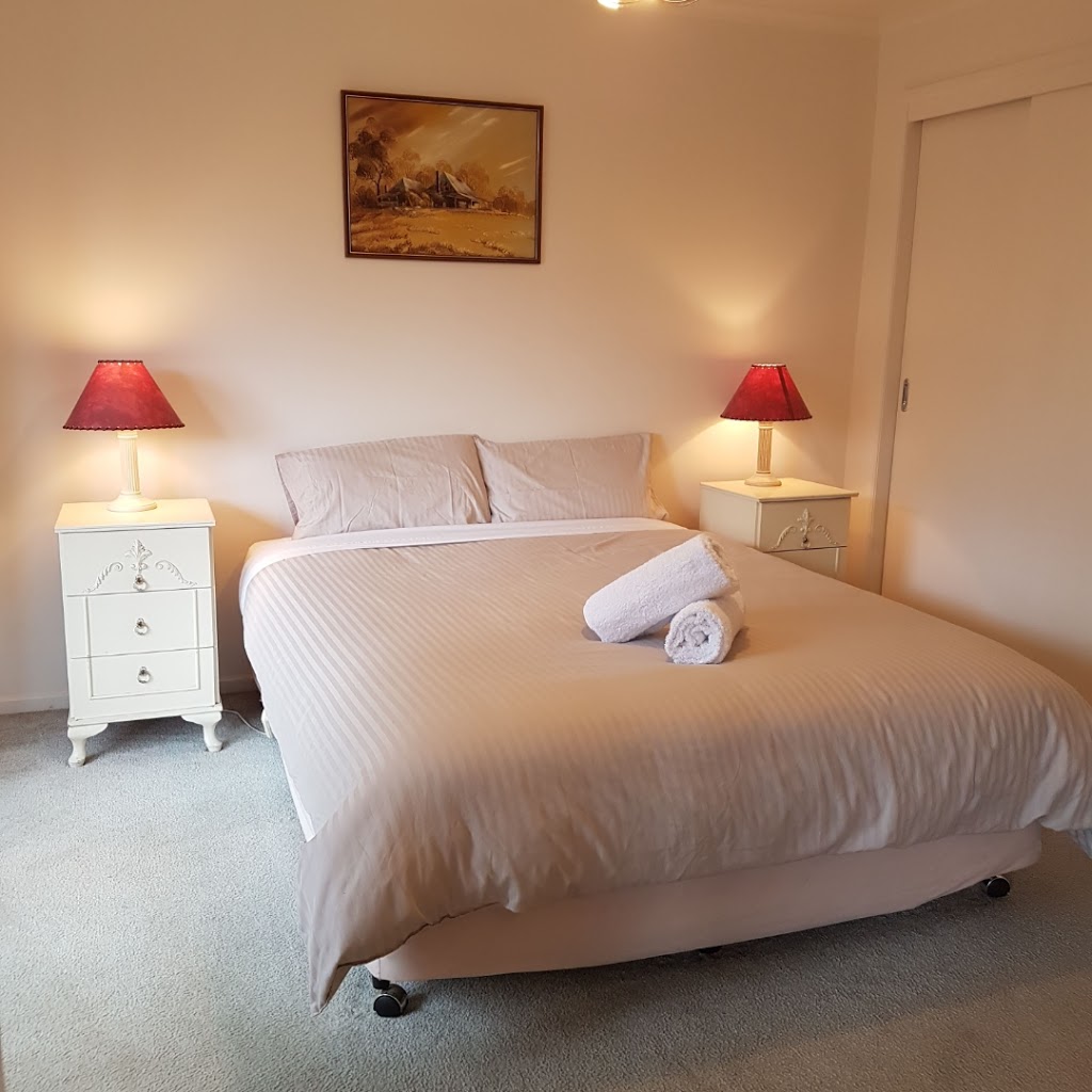 Whitehawks Cottage | 785 Great Ocean Rd, Apollo Bay VIC 3233, Australia | Phone: (03) 5237 7146