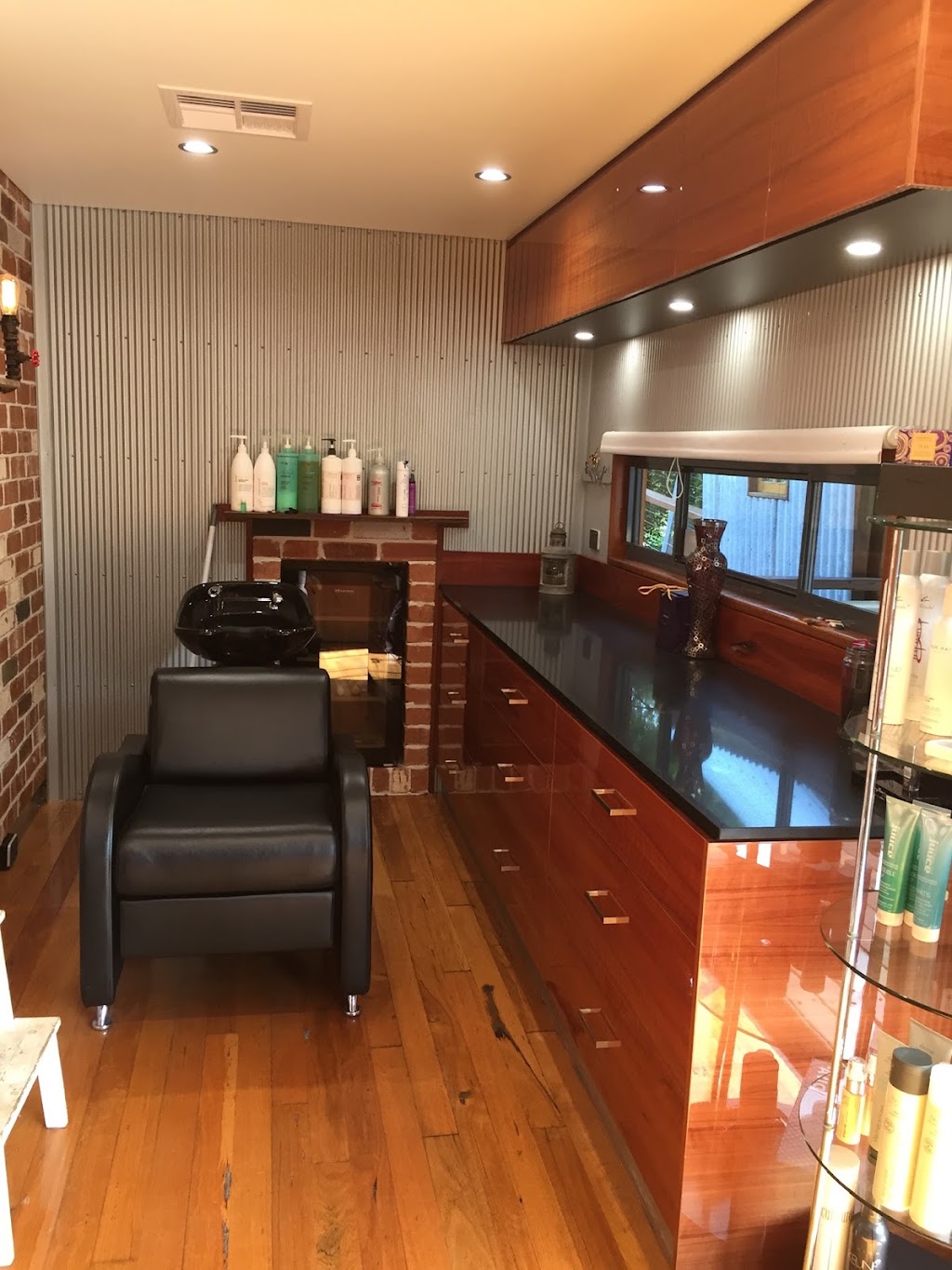 Mountain Chic Hair and beauty | 11 Boise Ct, Tamborine Mountain QLD 4272, Australia | Phone: 0458 262 401
