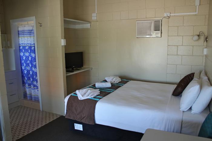 OSheas Windsor Hotel | 32 Patrick St, Dalby QLD 4405, Australia | Phone: (07) 4662 2911