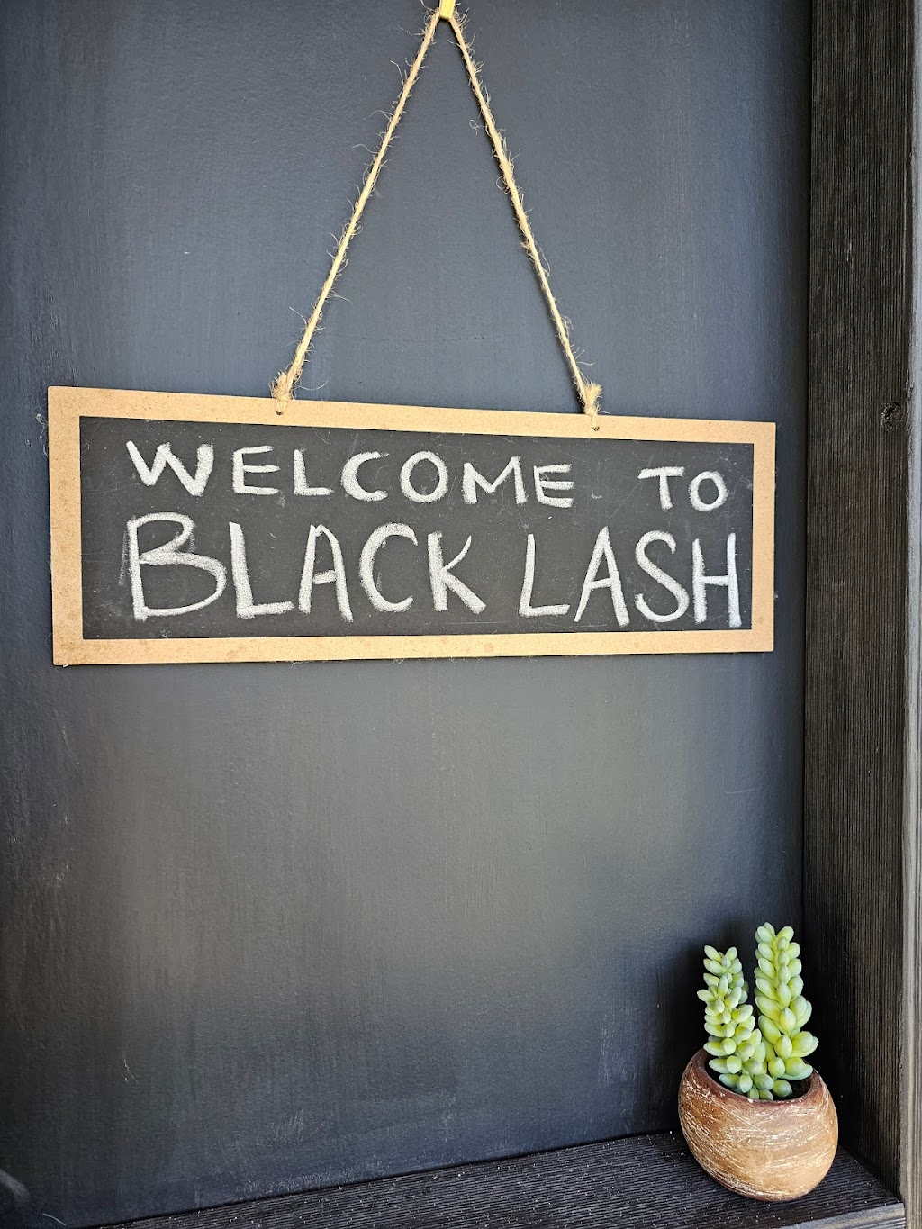 Black Lash eyelash extension & infills | 21 Peace St, Warwick QLD 4370, Australia | Phone: 0432 883 734