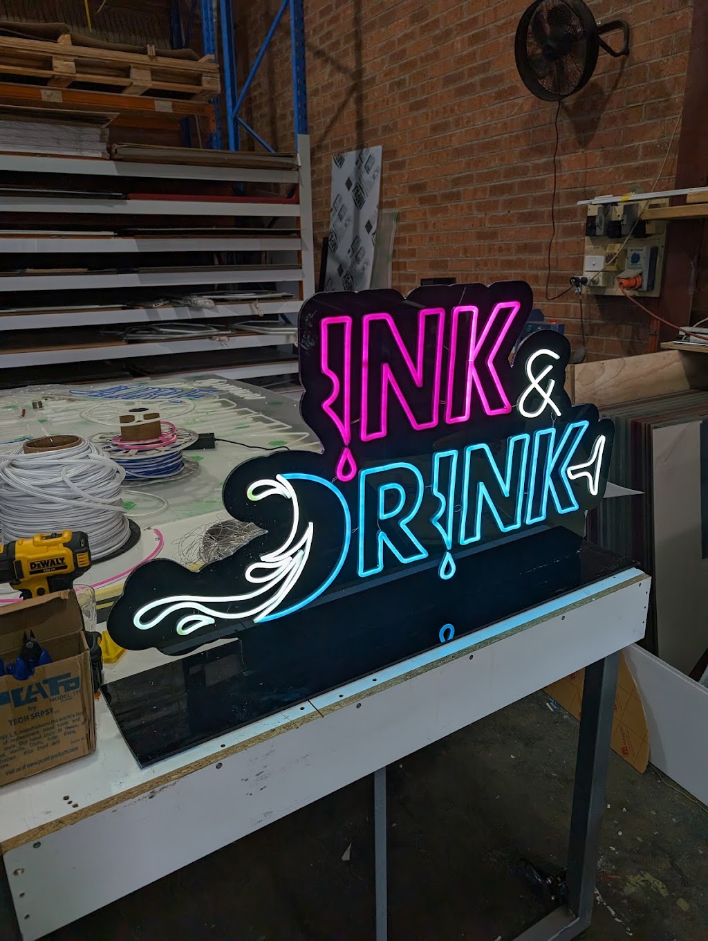 Buzz neons | 26 Luland St, Botany NSW 2019, Australia | Phone: 0432 490 905