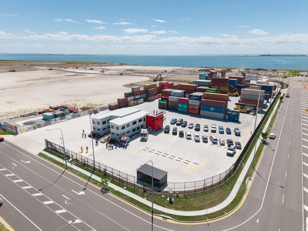 South East Queensland Hauliers Port of Brisbane | 2 Egret St, Port Of Brisbane QLD 4178, Australia | Phone: (07) 3823 7400