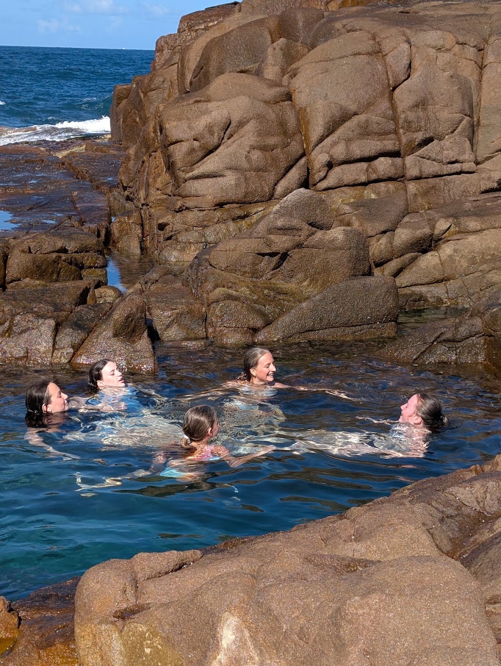 Port Stephens Beachside Garden Villa Rental- Maestral II | 27 Richardson Ave, Boat Harbour NSW 2136, Australia | Phone: (02) 4981 1577