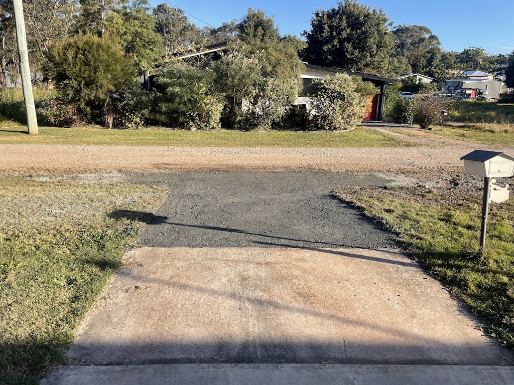 Dazzas Lil digger | Wattle St, Russell Island QLD 4184, Australia | Phone: 0473 501 689