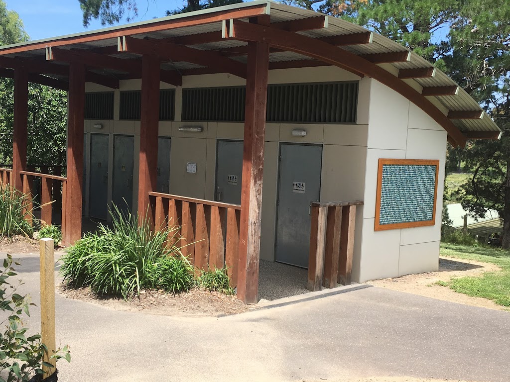 Ruffey Lake Park - Toilets | 90 Victoria St, Doncaster East VIC 3109, Australia | Phone: (03) 9438 3070