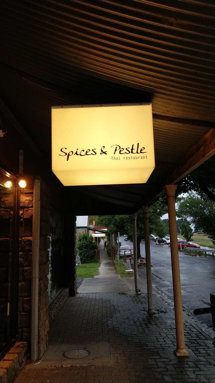 Spices & Pestle | restaurant | 8 Station St, Riddells Creek VIC 3431, Australia | 0354287998 OR +61 3 5428 7998