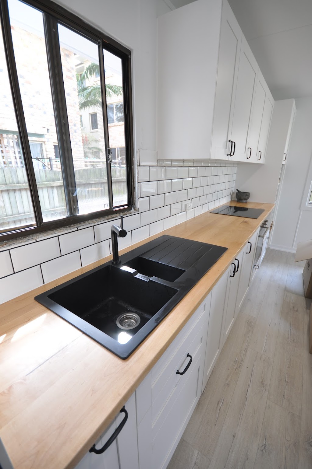 JT Benchtops | Smiths Rd end of, alongside Smith and Gray Furniture Makers, Smiths Rd, Wights Mountain QLD 4520, Australia | Phone: (07) 3289 2079