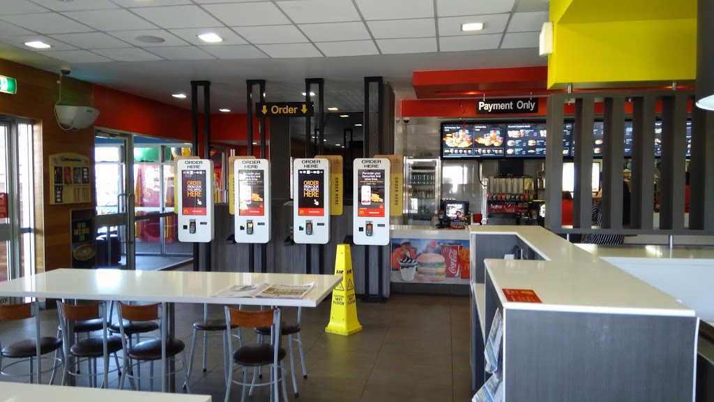 McDonalds Cobram | cafe | High St, Cobram VIC 3644, Australia | 0358721055 OR +61 3 5872 1055