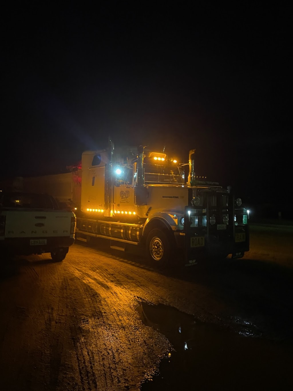 G&B Haulage | 39 Shark Lake Rd, Monjingup WA 6450, Australia | Phone: 0417 971 551