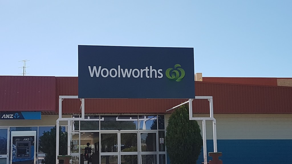 Woolworths Blackwater | supermarket | 12 Blain St, Blackwater QLD 4717, Australia | 0749863000 OR +61 7 4986 3000