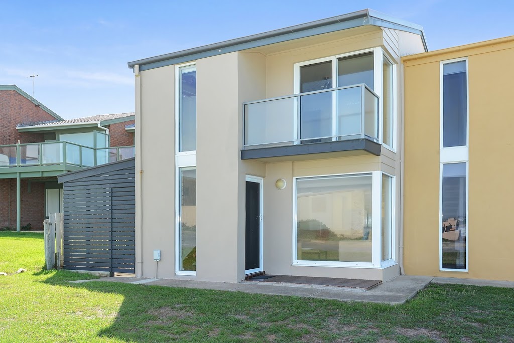 Unwind @ South Seas - Port Elliot Beachfront Apartment | 18 Merrilli Pl, Port Elliot SA 5212, Australia | Phone: 0411 141 329