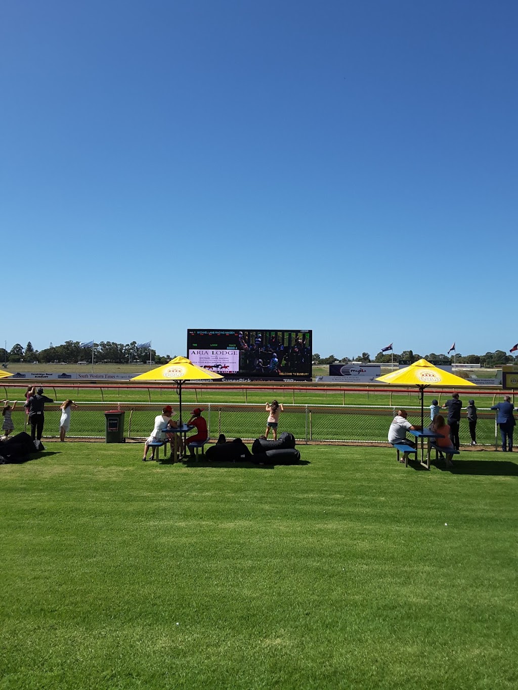 Bunbury Turf Club |  | Brittain Rd, Bunbury WA 6230, Australia | 0897213444 OR +61 8 9721 3444