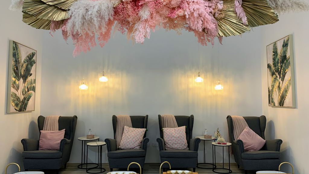 Blushing Beauty Lounge | Shop 7/100 Everglades Ave, Brabham WA 6055, Australia | Phone: 0475 474 024