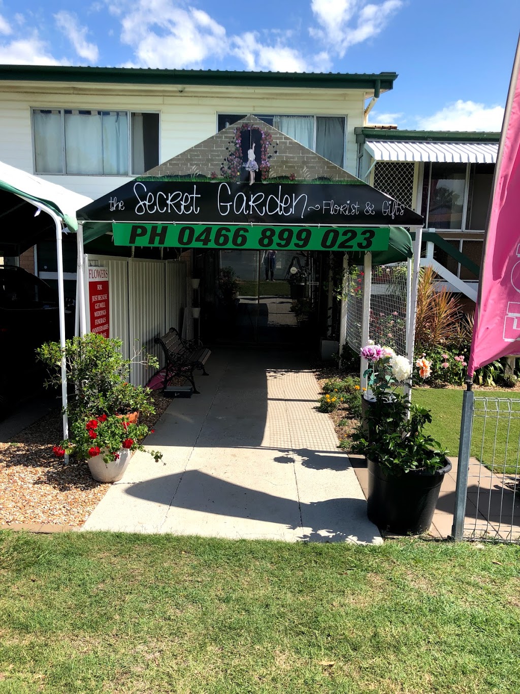 The Secret Garden Florist | 32 Ashmole Rd, Redcliffe QLD 4020, Australia | Phone: 0466 899 023