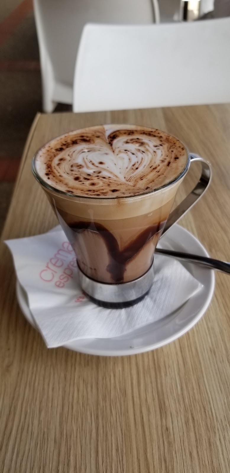 Crema Espresso | cafe | 27 Tedder Ave, Main Beach QLD 4217, Australia | 0755311212 OR +61 7 5531 1212