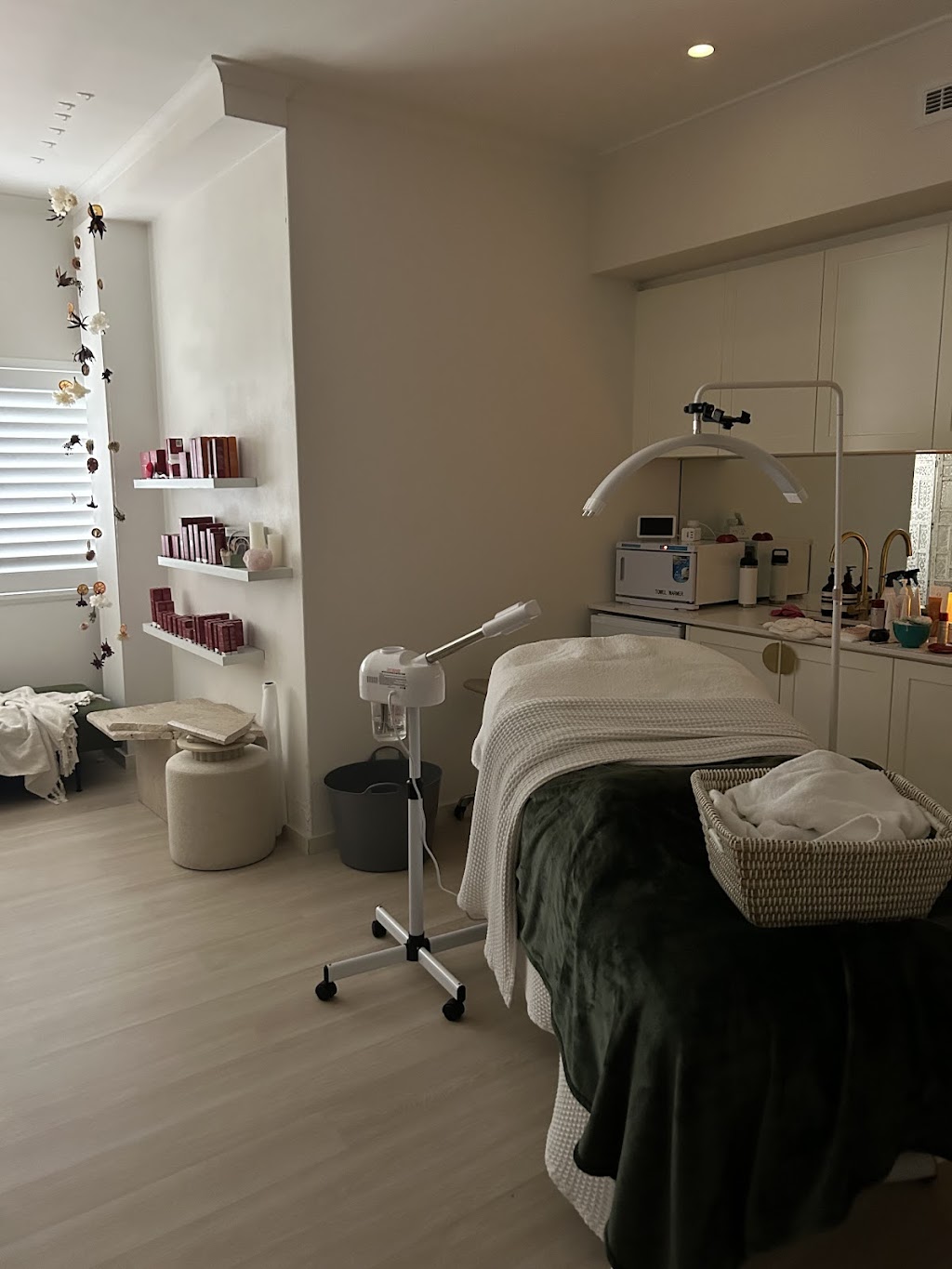 Wildflower faces | 668 Coleridge Rd, Bateau Bay NSW 2261, Australia | Phone: 0447 182 716