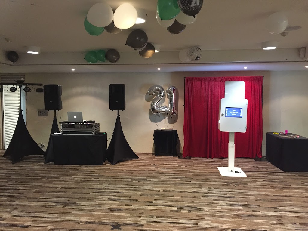 Ace Photo Booth Hire | 1 Vasey Ct, Upper Coomera QLD 4209, Australia | Phone: 0468 760 750