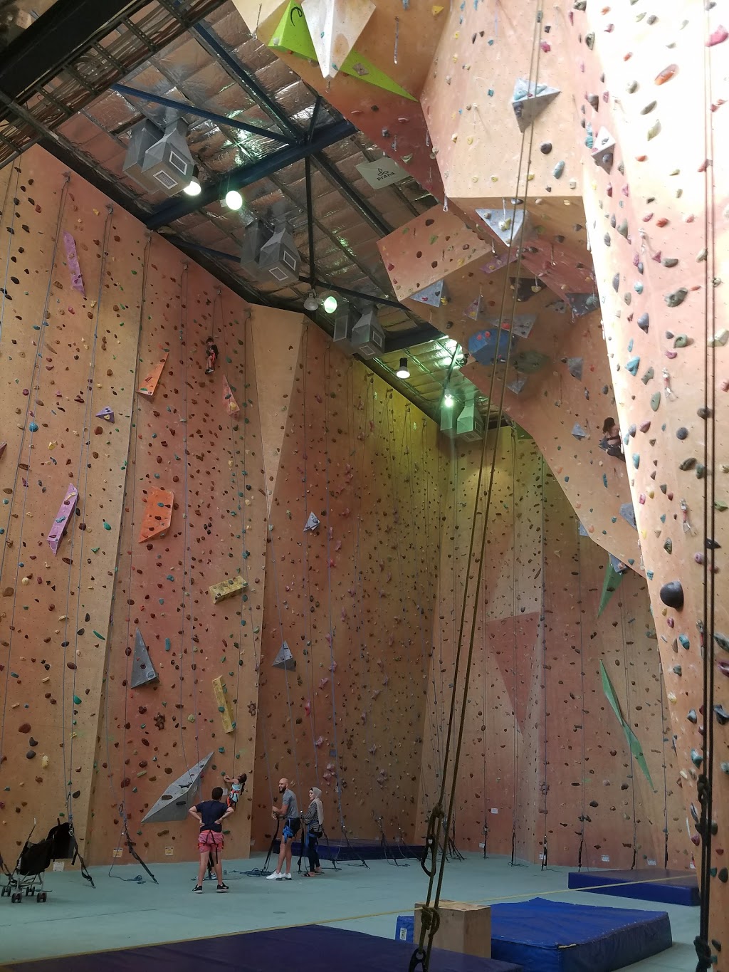 Sydney Indoor Climbing Gym Villawood | 5/850 Woodville Rd, Villawood NSW 2163, Australia | Phone: (02) 9728 2825